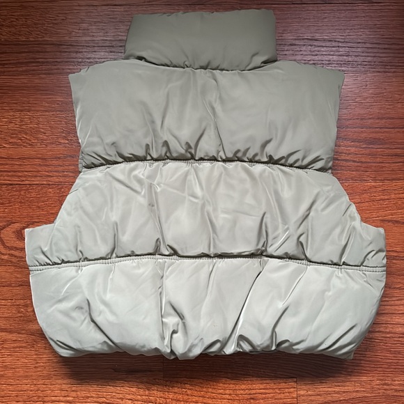 H&M puffer vest - Picture 3 of 5